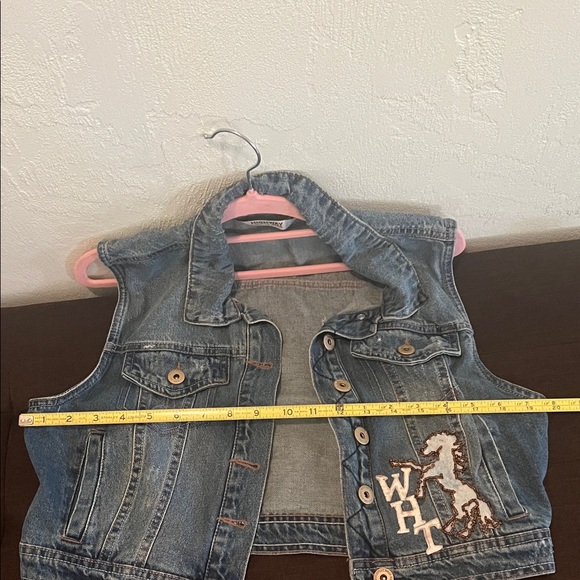Women Denim Vest with Embroidered Patch Sew On WHT Art Horse Logo ( L) Cropped - Picture 5 of 8